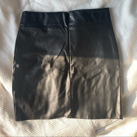 Zaful Faux Leather Mini Skirt with Slit - Picture 2 of 2